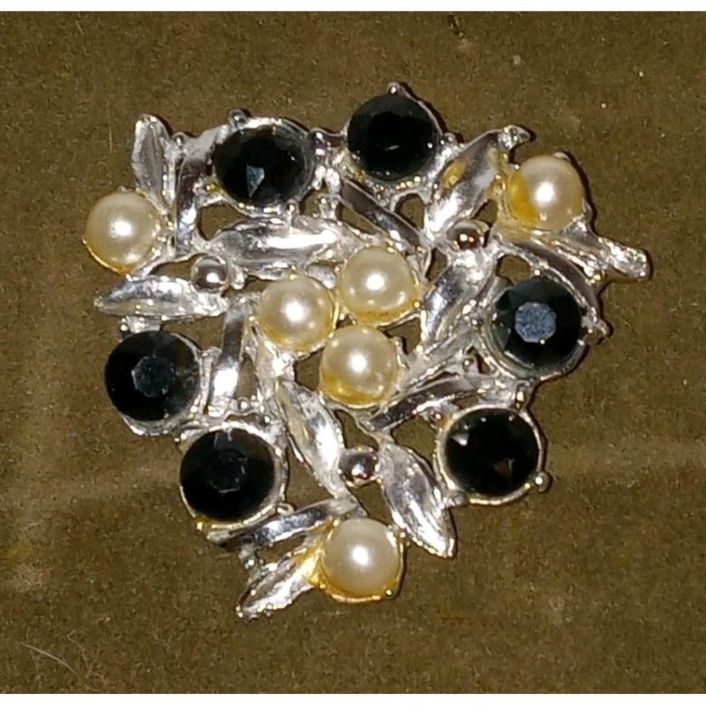 Unbranded Brooch Women OS Silver Black White Faux Pearl Rhinestone Cluster Leaf